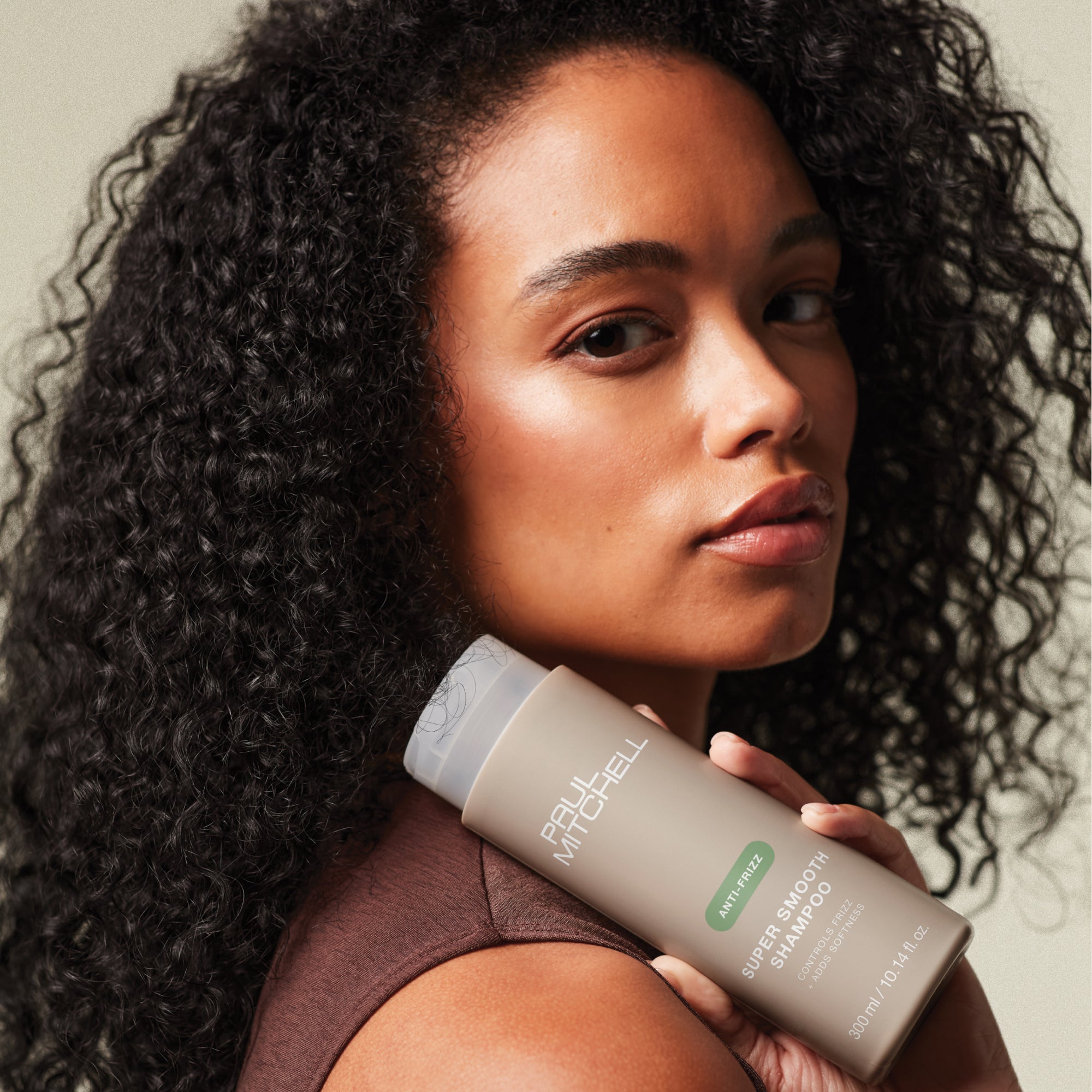 Model holding Super Smooth Shampoo