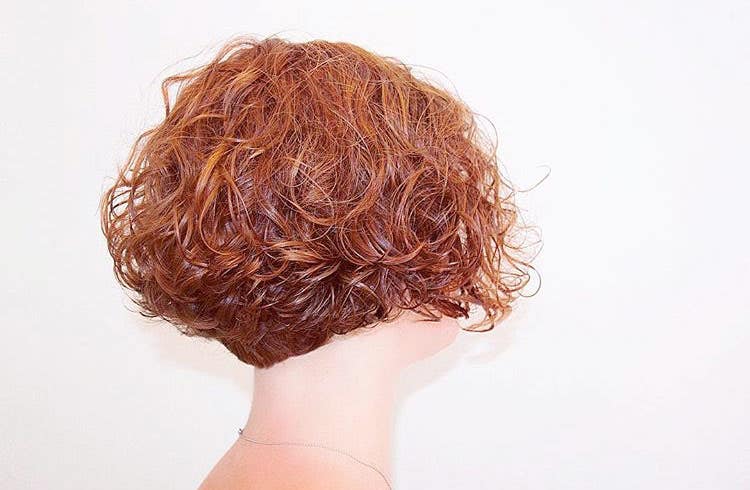 Short Curly Hairstyle via @ivanduda